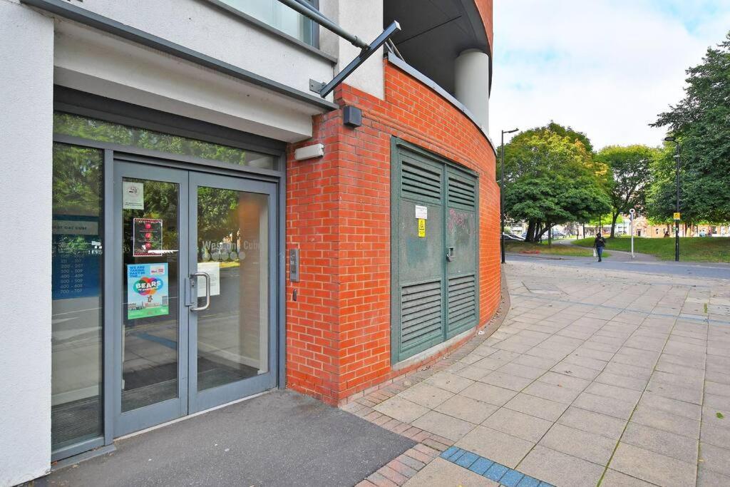 Perfectly Located City Centre Studio Apartment - West One With Free Wifi, Gym Access, Netflix Sheffield Buitenkant foto