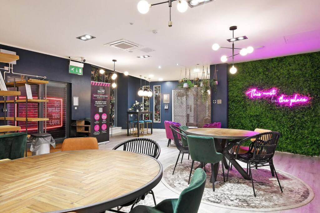 Perfectly Located City Centre Studio Apartment - West One With Free Wifi, Gym Access, Netflix Sheffield Buitenkant foto