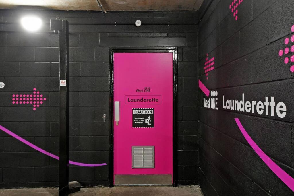 Perfectly Located City Centre Studio Apartment - West One With Free Wifi, Gym Access, Netflix Sheffield Buitenkant foto