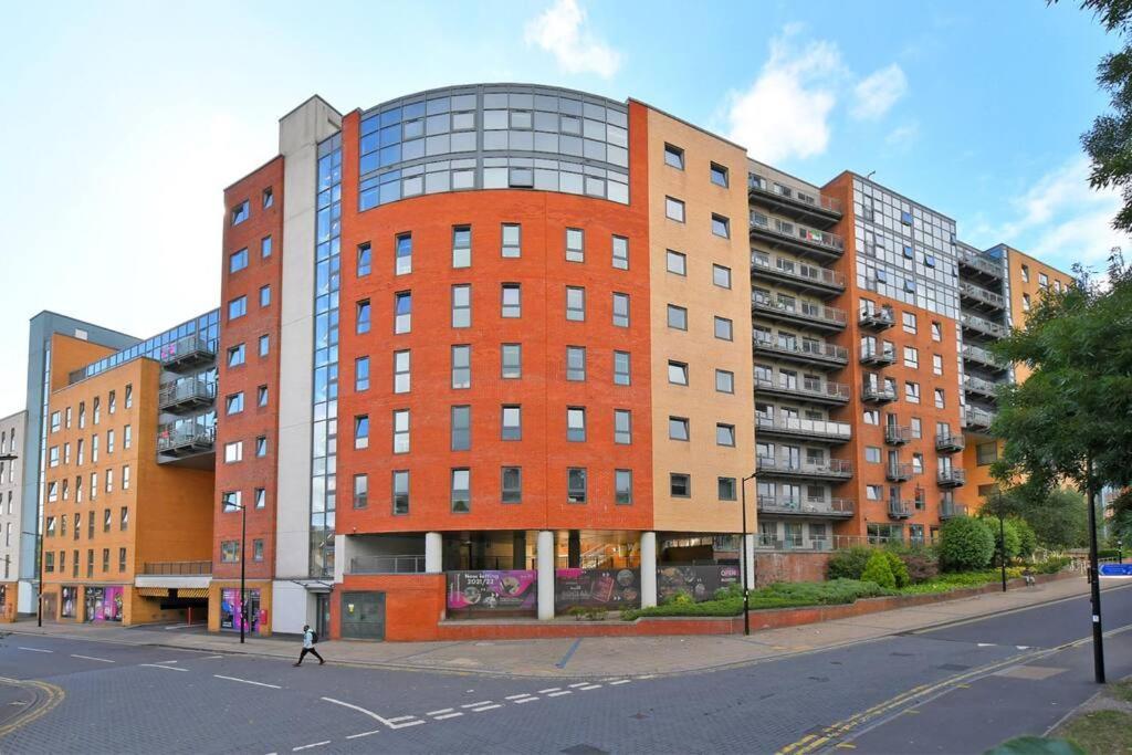 Perfectly Located City Centre Studio Apartment - West One With Free Wifi, Gym Access, Netflix Sheffield Buitenkant foto