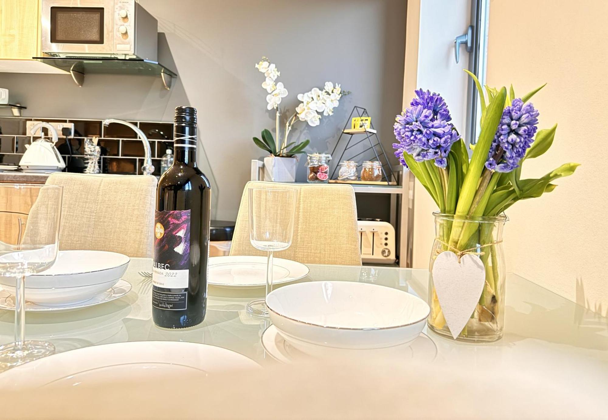 Perfectly Located City Centre Studio Apartment - West One With Free Wifi, Gym Access, Netflix Sheffield Buitenkant foto