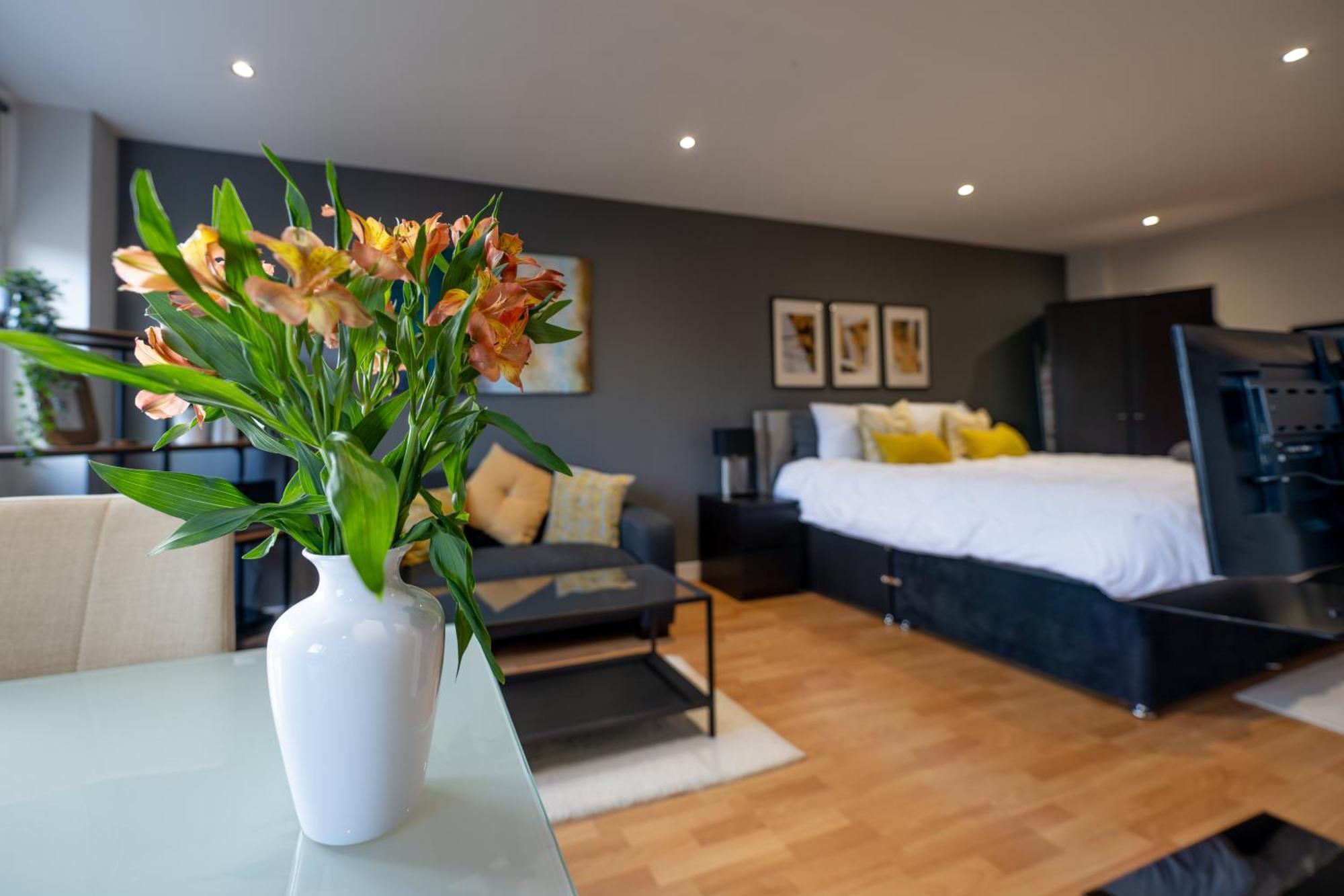 Perfectly Located City Centre Studio Apartment - West One With Free Wifi, Gym Access, Netflix Sheffield Buitenkant foto